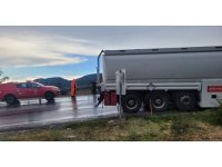 Akseki’de tırla kamyon çarpıştı: 1 yaralı