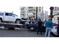 Adana’da kavşakta kaza: 3 araç hasar gördü, 2 sürücü yaralandı