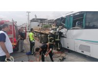 Tur midibüsü tıra arkadan çarptı: 1 ölü, Rus uyruklu 5 turist yaralı