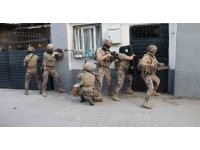 Adana’da organize suç örgütüne şafak baskını: Çok sayıda gözaltı var