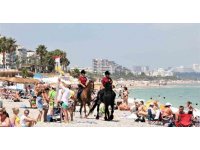 Konyaaltı sahilinin güvenliği Börü ve Winner’e emanet