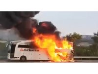 Otoyolda yolcu otobüsü yandı
