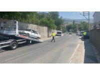 Yol kesip araçları durduran şahsa vatandaş müdahale etti