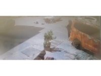 Akülü bisiklet ile otomobil çarpıştı: 2 kız kardeş yaralandı