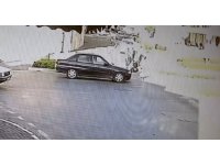 Otomobille çarpışan motosikletin sürücüsü kadın, aracın üzerinden takla atıp yola savruldu