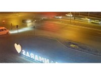 Kırmızı ışık ihlali ölüme neden oldu, o anlar kameraya yansıdı