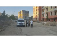 Ev sahibinin dikkati enkaz faresini yakalattı