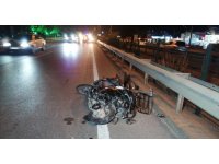 Otomobilin aynasına çarpıp devrilen motosiklete arkadan gelen araç çarptı:1’i ağır 2 yaralı