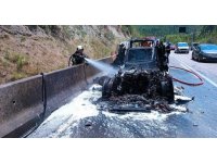 Seyir halinde alev alan lüks cip yanarak kullanılamaz hale geldi