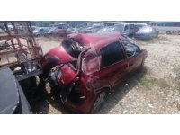 Ağaca çarpan otomobilin sürücüsü yaralandı