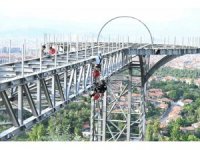 Isparta Belediyesi Türkiye’nin sayılı ve büyük cam teraslarından birini inşa ediyor