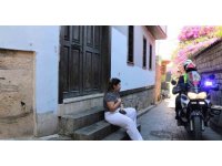 Tarihi dar sokaklarda hayat kurtarmak için saniyelerle yarışıyorlar