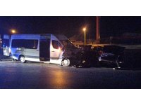 Tur minibüsü otomobille çarpıştı: 1 ölü