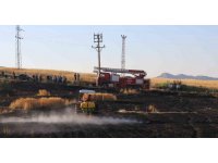 Elektrik direğinden sıçrayan kıvılcımlar 8 dönüm araziyi kül etti