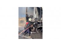 Kamyon yanarak kullanılamaz hale geldi