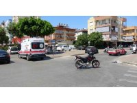Aynı yerde 1 saat arayla meydan gelen kazalarda motosiklet sürücüleri yaralandı