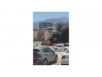 Kamyonet alev alev yandı