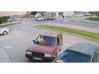 İki aracın arasında kalmaktan saniyelerle kurtuldu, geriye dönüp yaralılara yardımcı oldu