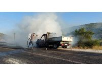 Ses sistemi alev aldı, kamyonet kullanılamaz hale geldi