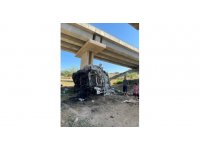 Lastiği patlayan kamyon viyadükten uçtu: 3 yaralı