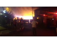 Adana’da oduncu dükkanında yangın