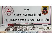 Antalya’da bin 30 adet uyuşturucu sentetik hap ve 150 gram toz ele geçirildi