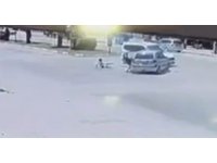 Çocuklar otomobilden fırladı