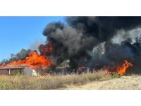 Depo alev topuna döndü, çıkan dumanlar gökyüzünü kapladı