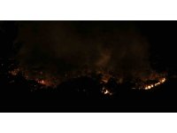 Antalya’nın gözde turizm merkezi Kemer’deki orman yangını devam ediyor