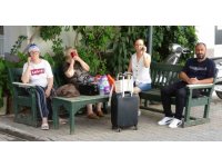 Adana’da deprem: Kimi valizini, kimi bebeğini alıp sokağa koştu