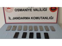 Otomobilde 14 adet kaçak cep telefonu ele geçirildi