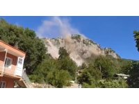 Deprem anında dağlardan dev kayalar koptu