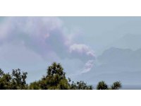 Kemer’deki orman yangınının büyüklüğü şehir merkezinden çekilen görüntüyle gözler önüne serildi