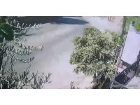 Depremin yıktığı duvar güvenlik kamerasında