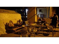Kozanlılar geceyi çadırda geçiriyor