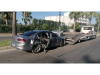 Otomobil park halindeki kamyonete çarptı