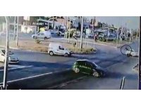 Kazada metrelerce havaya uçan motosiklet sürücüsü yaralandı