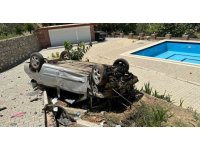 Köpeğe çarpmamak için manevra yaptı, otomobil 10 metre yükseklikten bahçeye uçtu: 6 yaralı