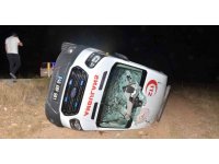 Ambulansın şarampole devrilmesi sonucu 5 kişi yaralandı