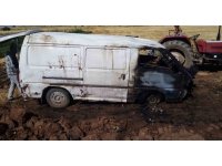 Kamyonet takla atıp alev aldı, sürücü vatandaşlar tarafından son anda kurtarıldı