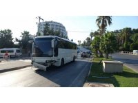 Antalya’da otel servis otobüsü 2 araca çarptı: 6 yaralı