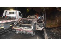 Adana’da otomobil alev alev yandı