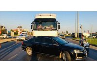Tır ile otomobilin çarpıştığı kaza ucuz atlatıldı