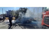 Burdur’da seyir halindeki otomobil alev alev yandı