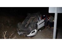 Manavgat’ta otomobil takla attı: 2 yaralı