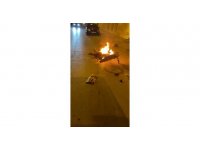 Yanan motosiklet söndürüldü