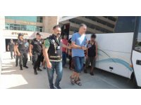 Antalya’da firari şahıslara eş zamanlı operasyon: 35 kişi yakalandı