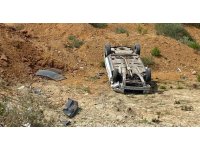 Antalya’da yoldan çıkan otomobil takla attı: 2 yaralı