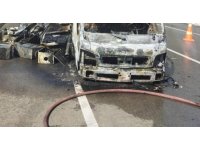 Doğal gaz kombi yüklü kamyon küle döndü