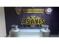 Mutfak tüpü hırsızları polisten kaçamadı